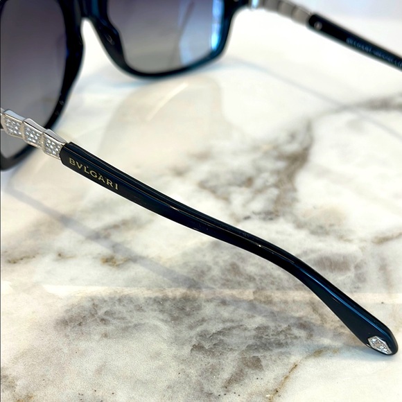 Bvlgari Black Sunglasses with Oversized Square Frame and Gradient Lenses - Picture 8 of 11